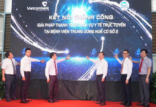 Bệnh viện Trung ương Huế triển khai phương thức thanh toán không dùng tiền mặt