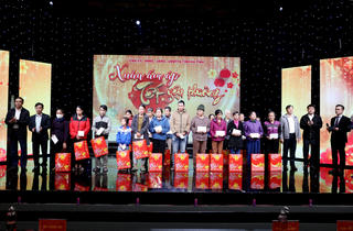 Hà Tĩnh: Các nhà hảo tâm chung tay ủng hộ Chương trình 'Xuân ấm áp, Tết yêu thương'