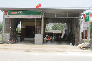 Vụ nổ tại gara ô tô:  Cưa khối sắt để lấy vỏ thép làm dao