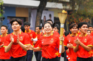 Vận động viên Việt Nam rước đuốc, hướng tới SEA Games 32