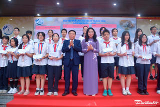 Tuyên dương giáo viên, học sinh tiêu biểu năm học 2024-2025