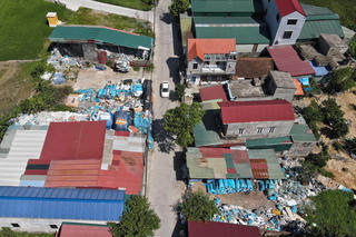 Hà Nội: Người dân phản ánh cơ sở tái chế nhựa 'bức tử' môi trường