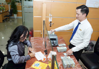 Thận trọng khi bỏ room tín dụng