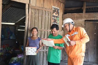 Tết này, người Ma Coong, A Rem vui hơn có điện lưới để sử dụng