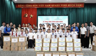 Trao tặng gần 13.000 cuốn sách, tiếp sức học sinh Sơn La trước thềm năm học mới