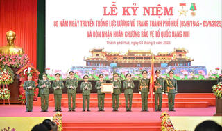 Lực lượng vũ trang thành phố Huế đón nhận Huân chương Bảo vệ Tổ quốc hạng Nhì