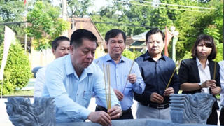 Trưởng ban Tuyên giáo Trung ương khảo sát việc xây dựng khu nhà lưu niệm đồng chí Võ Văn Tần và đồng chí Võ Văn Ngân