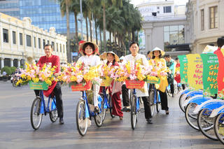 Nhiều điểm mới tại chợ hoa xuân 'Trên bến dưới thuyền' Tết Ất Tỵ 2025