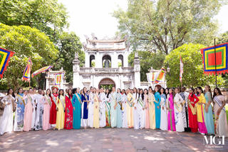 Thí sinh Miss Grand International tham quan đền Ngọc Sơn, Văn miếu Quốc Tử Giám