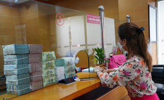 Ngân hàng dư tiền, doanh nghiệp vẫn khó vay