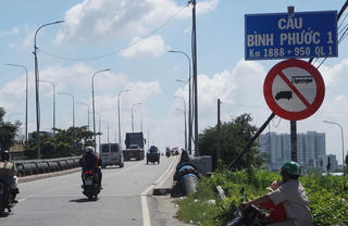 Đề nghị công an truy tìm nguyên nhân cầu bắc qua sông Sài Gòn bị hư hỏng