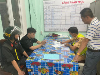 Đang đi ‘ship’ ma tuý thì bị CSGT bắt giữ