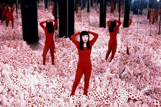 ‘Nữ hoàng chấm bi’ Yayoi Kusama