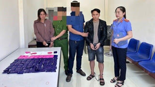 Bắt hai vợ chồng cùng gần 17.000 viên ma túy