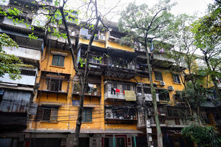 Người dân khốn khổ sống trong khu tập thể cũ, không mưa cũng dột