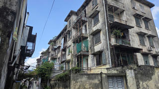 Sống bất an ở chung cư cũ