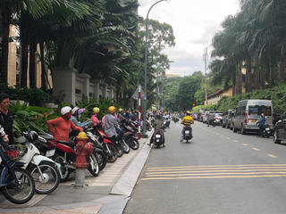 Gian nan 'cuộc chiến' vỉa hè