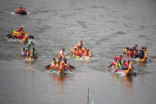 Sôi nổi Giải đua thuyền 'Thống nhất non sông' trên sông Bến Hải