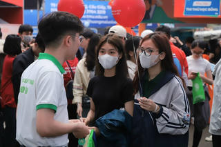 Nhiều trường đại học có lượng thí sinh đăng ký tăng vọt