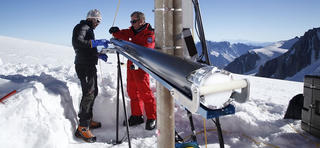 Nghiên cứu, bảo quản các lõi băng cổ xưa ở Bắc Cực