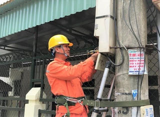 Tại sao 3 tháng điều chỉnh giá điện 1 lần?