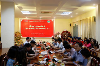 Trường Đại học Kinh doanh và Công nghệ Hà Nội tổ chức Lễ trao bằng Tiến sĩ khóa 3, 4