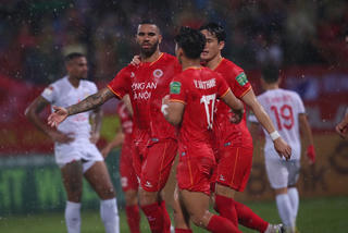 CLB Công an Hà Nội vươn lên vị trí đầu bảng V-League
