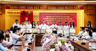 Văn phòng đại diện Báo Đại Đoàn Kết được Chủ tịch UBND tỉnh Hà Tĩnh tặng Bằng khen