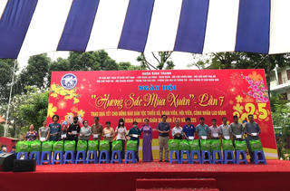 Trao 650 phần quà Tết hỗ trợ người dân có hoàn cảnh khó khăn