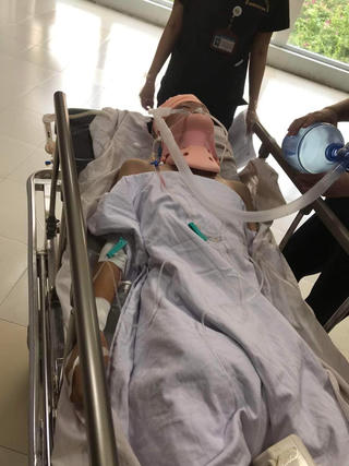 Một nam sinh lớp 11 bị đánh tử vong khi ngồi uống nước