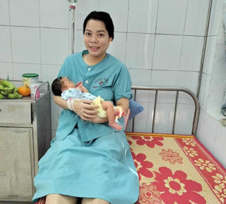 Đưa thành công thai nhi và khối u nặng 4kg ra khỏi cơ thể sản phụ