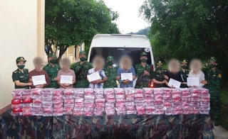 Bắt nhóm đối tượng người Lào đang vận chuyển trái phép 121 kg ma tuý