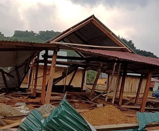 Quảng Nam: Mưa đá, gió mạnh khiến 16 ngôi nhà bị hư hỏng