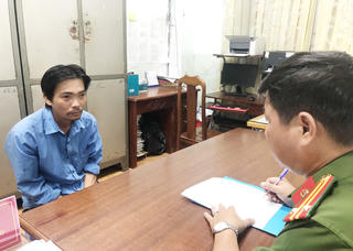  Cà Mau: Mâu thuẫn với người cùng làm, đầu độc đầm tôm của chủ