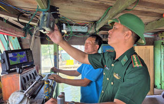 Hướng tới mục tiêu gỡ 'thẻ vàng'