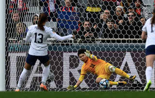 Tuyển nữ Việt Nam thi đấu quả cảm trước Đội tuyển Mỹ