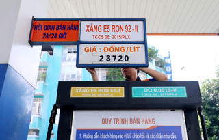 Loay hoay với giá xăng dầu
