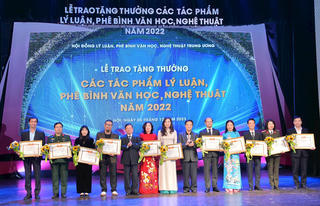 Xét tặng thưởng tác phẩm lý luận, phê bình văn học, nghệ thuật