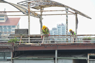 Hà Nội: Tiếp tục dọn 'rác' du thuyền Hồ Tây