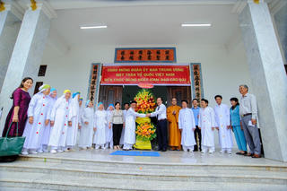 Phó Chủ tịch Ngô Sách Thực chúc mừng Đại lễ khai đạo Cao Đài ở Tiền Giang