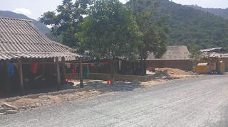 Bản nghèo chờ an cư