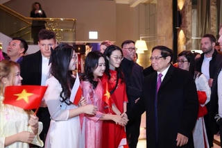 Thủ tướng Phạm Minh Chính tới thủ đô Warsaw, bắt đầu thăm Ba Lan