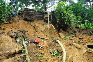 Quảng Nam: Khẩn cấp di dân vì sạt lở núi