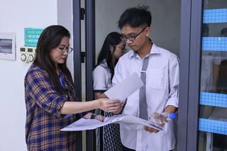 Áp lực thí sinh ảo