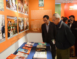 Hình ảnh, hiện vật về 'Trung tướng Đồng Sỹ Nguyên - Dấu ấn con đường huyền thoại'