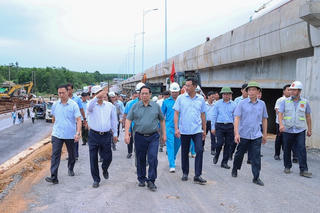 Thủ tướng chỉ đạo tăng tốc hoàn thành 3.000 km cao tốc