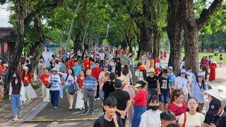 Đông đảo du khách tham quan Đại nội Huế trong dịp lễ Quốc khánh