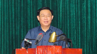 Chủ tịch Quốc hội Vương Đình Huệ tiếp xúc cử tri TP Hải Phòng