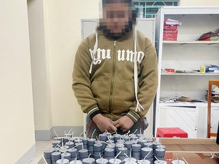 Hà Tĩnh: Bắt quả tang đối tượng tàng trữ 103 quả pháo tự chế