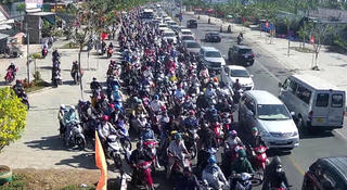 Trạm thu phí BOT cầu Rạch Miễu 4 lần xả trạm để tránh kẹt xe kéo dài